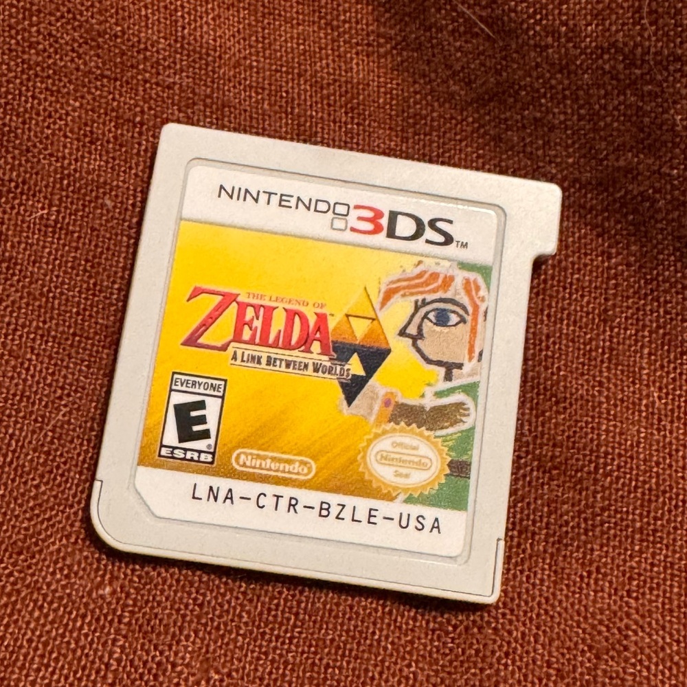 Nintendo 3DS Zelda Game Cartridge - Yellow & Gray